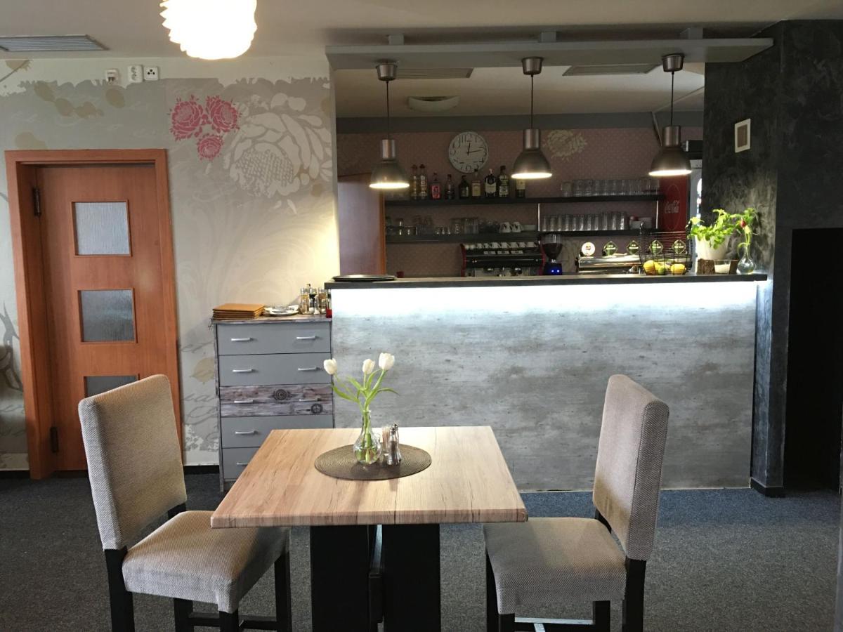 Restaurace A Penzion U Lesa Havířov Extérieur photo